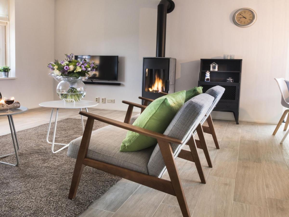 Rustic Holiday Home In Wissenkerke With Garden エクステリア 写真