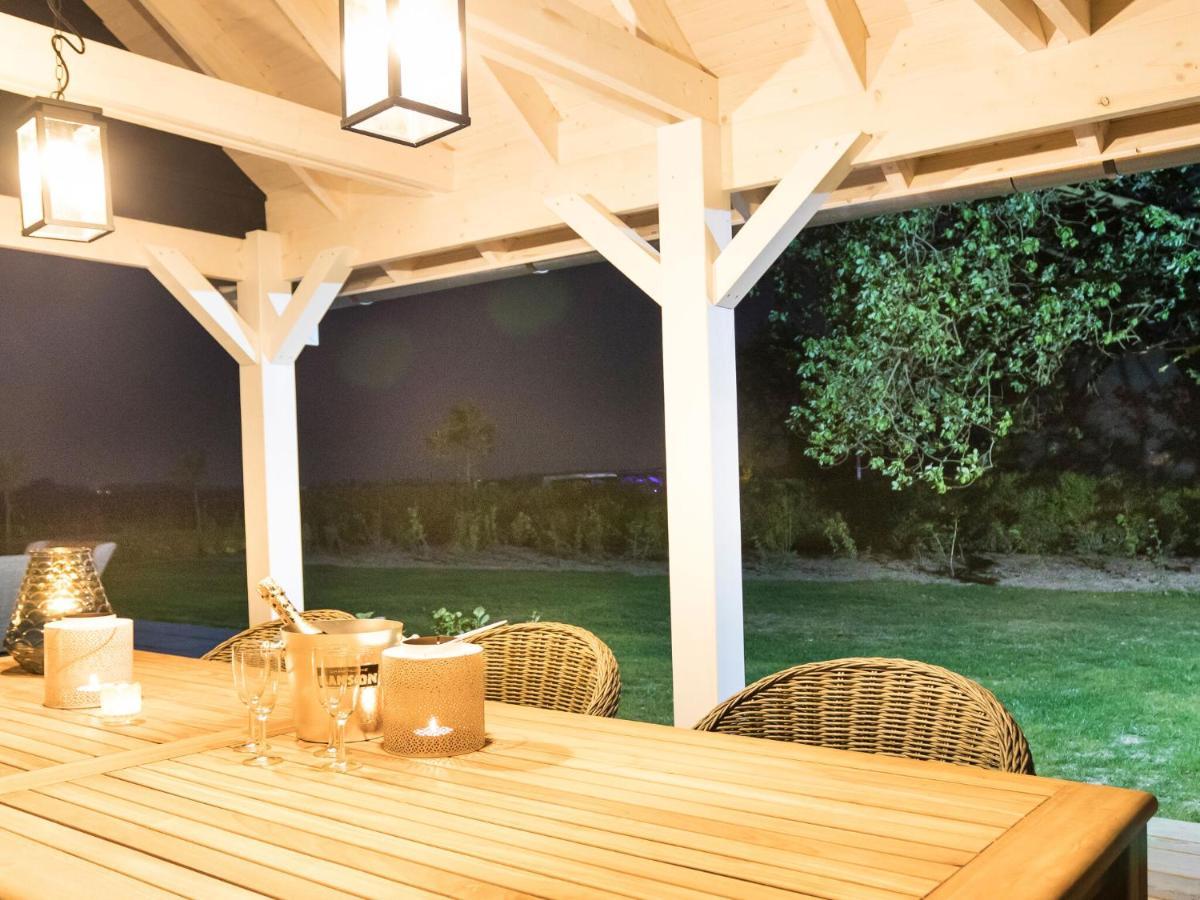 Rustic Holiday Home In Wissenkerke With Garden エクステリア 写真